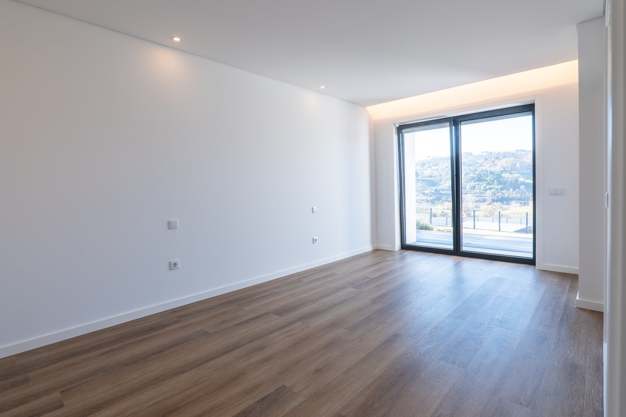  3-Bedroom Villa with Private Garage near Porto