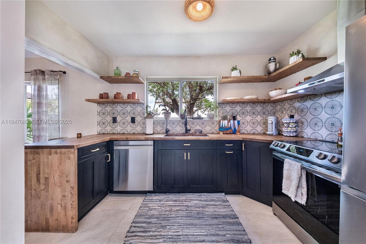 miami-home-closed-kitchen