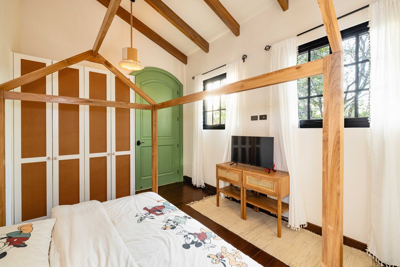 Casa Las Mareas | 4-Bedroom Beachfront Villa with Pool in Las Golondrinas, Hacienda Pinilla
