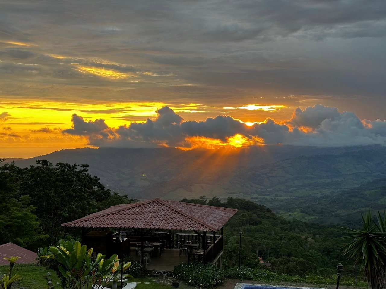 Strategically Located Property with Panoramic Views and Development Potential in Tinamastes