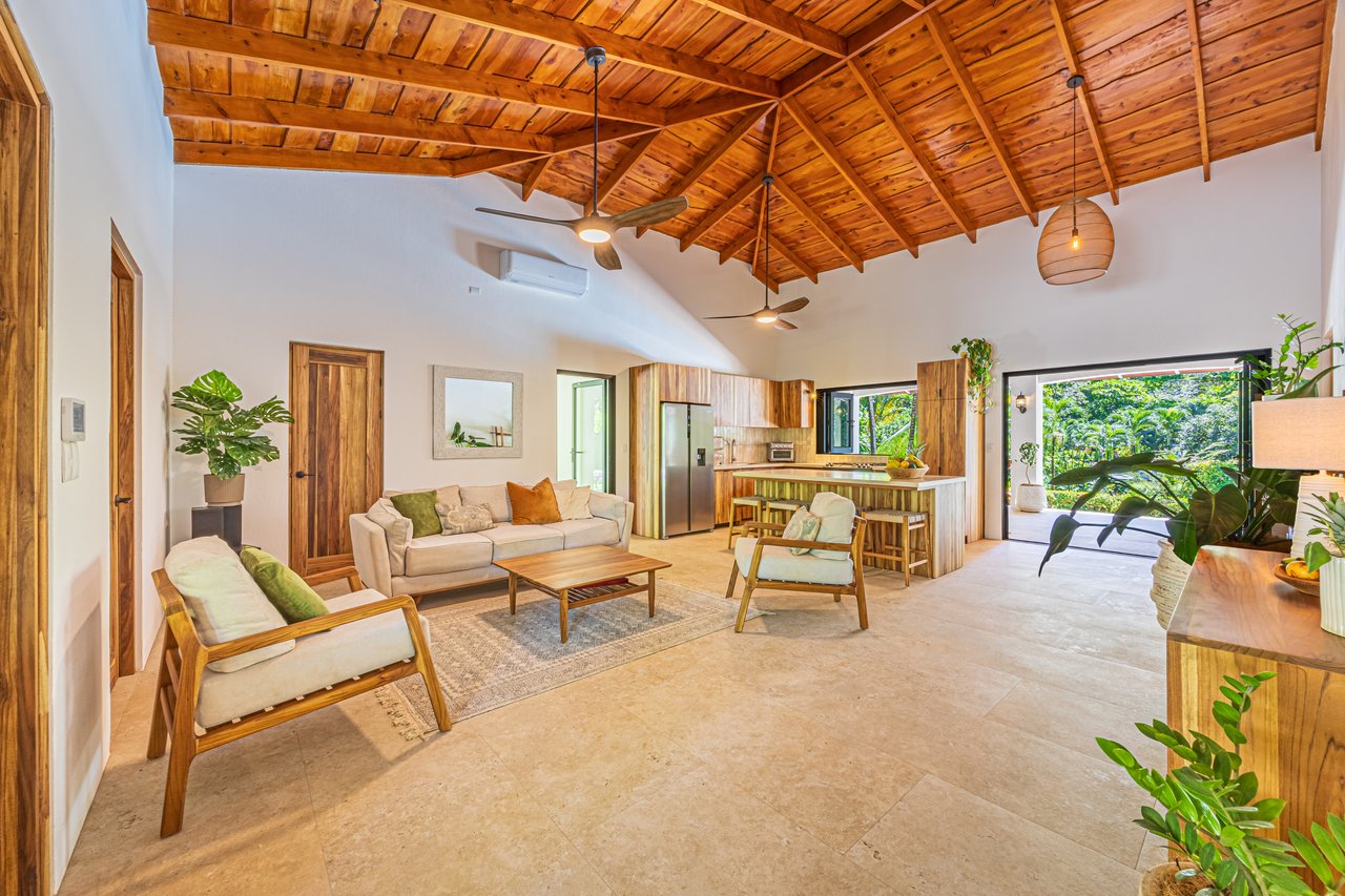  Luxury Homestead  Conveniently Located