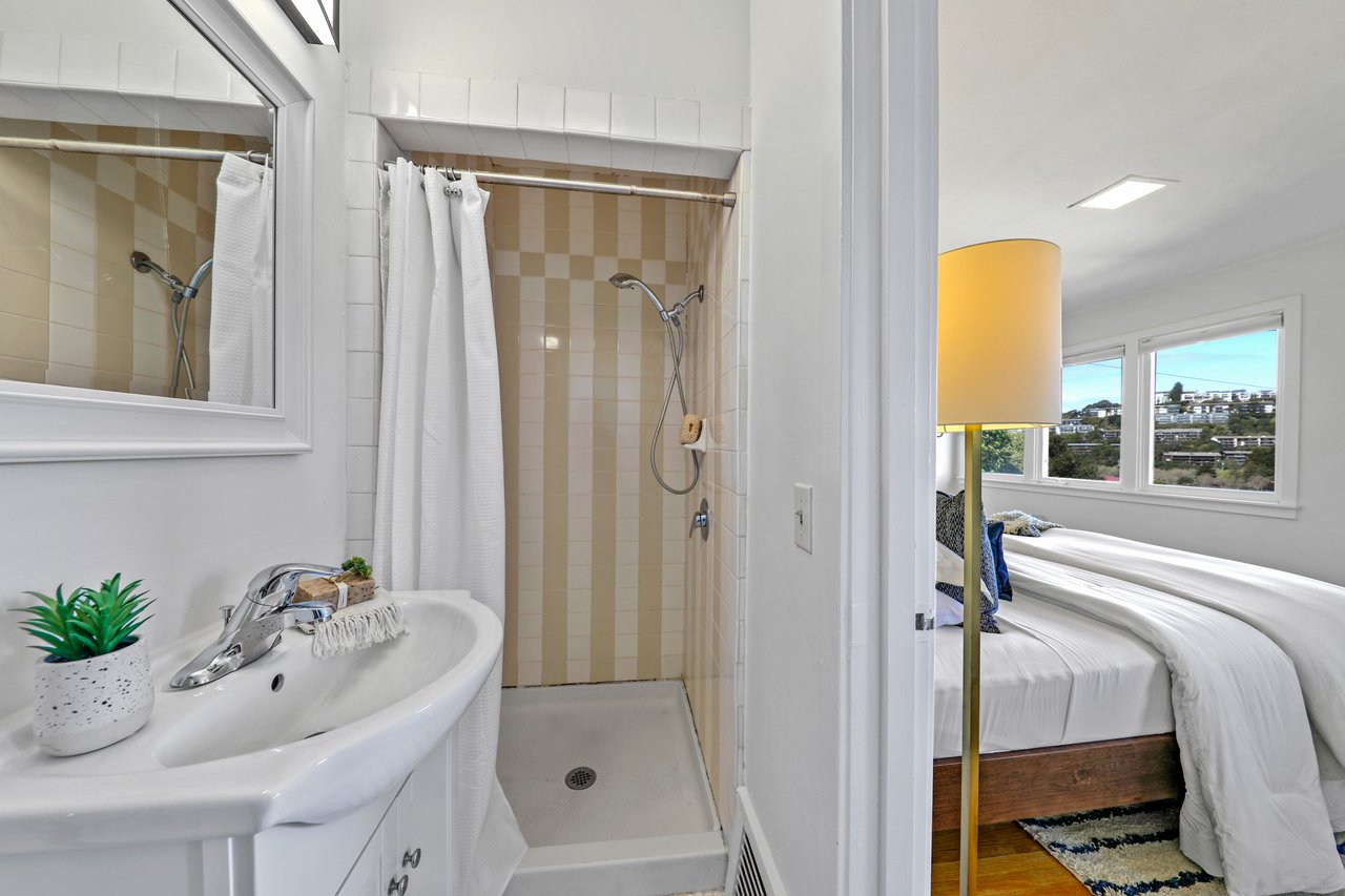 Charming Corinthian Island Cottage