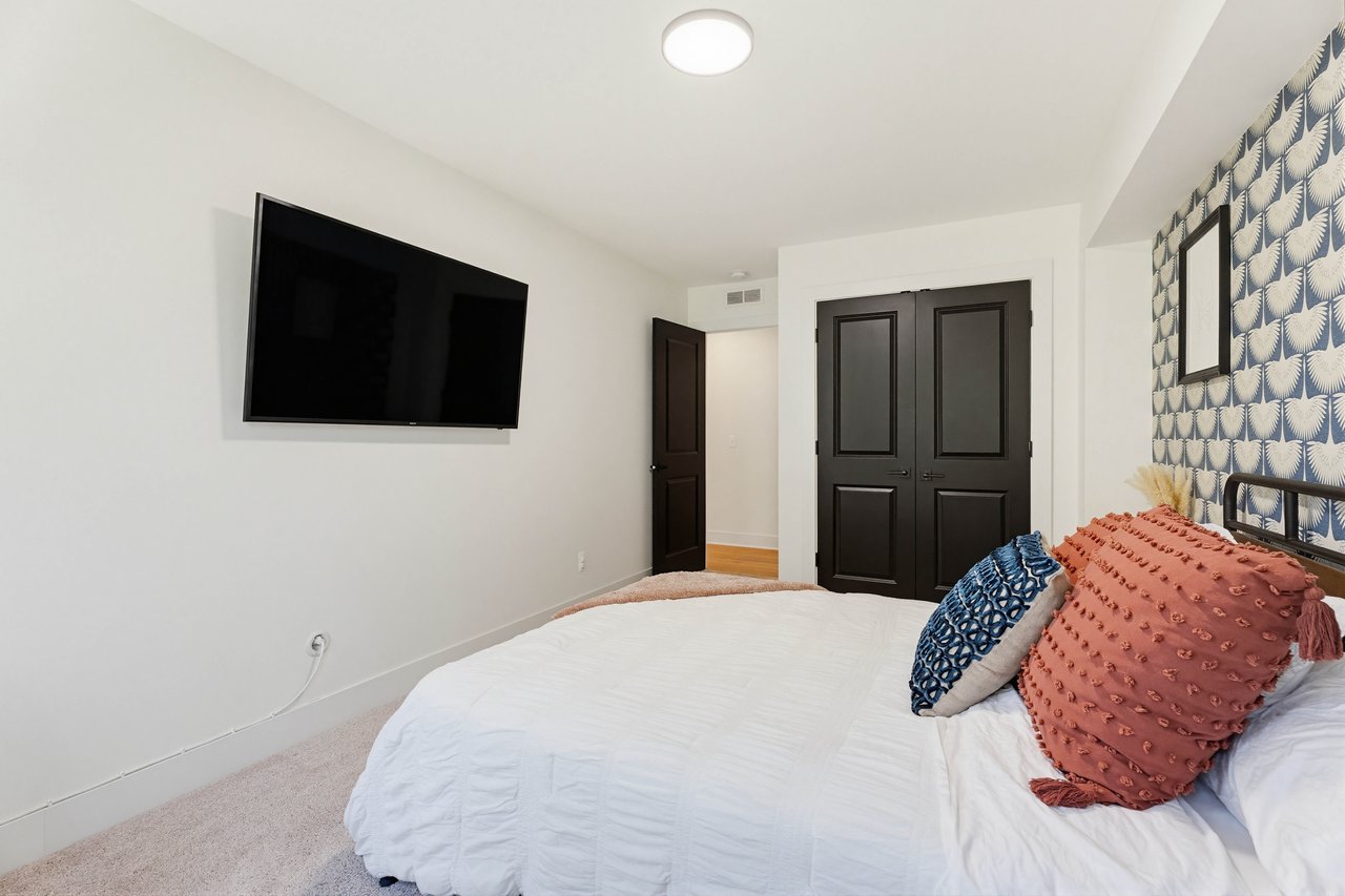 710 E Parent Ave
