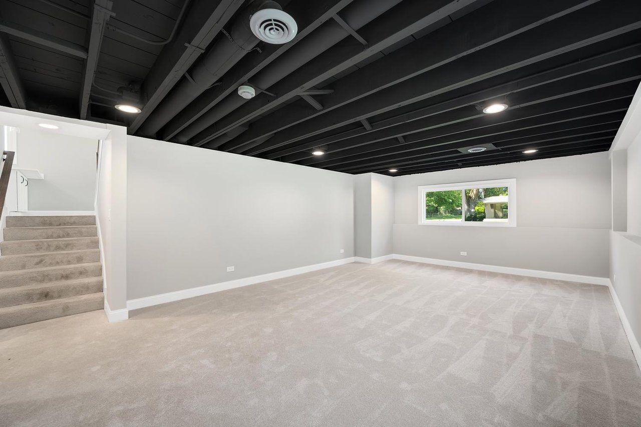 1N535 Park Blvd, Glen Ellyn IL – Fully Renovated Split-Level on Nearly Half an Acre Listed at $475,900