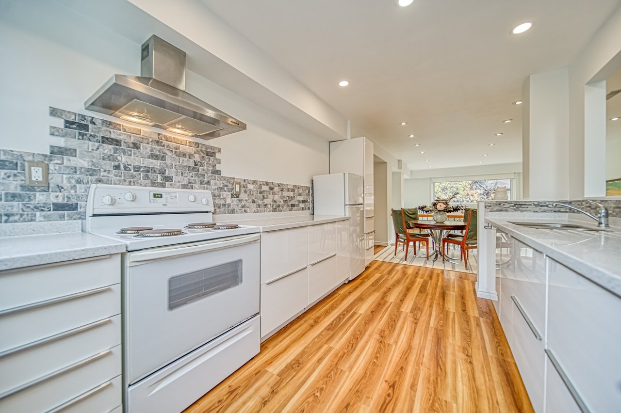 155 Woodbine Ave #5, Toronto