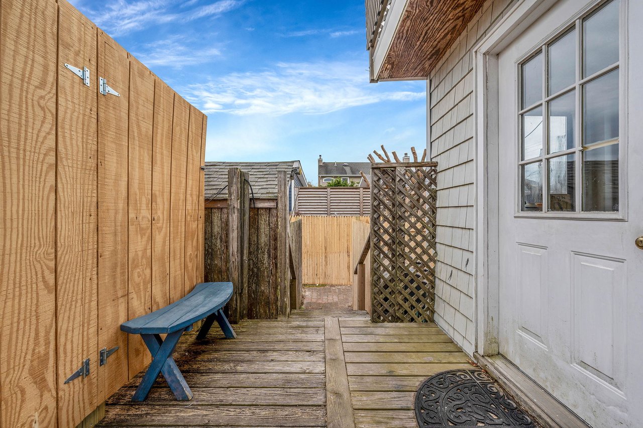 83 E Lighthouse Walk