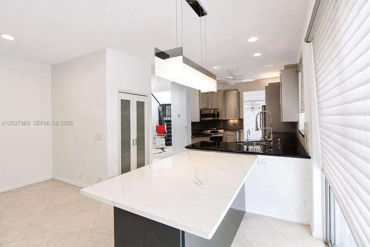 6646 NW 25th Ter
