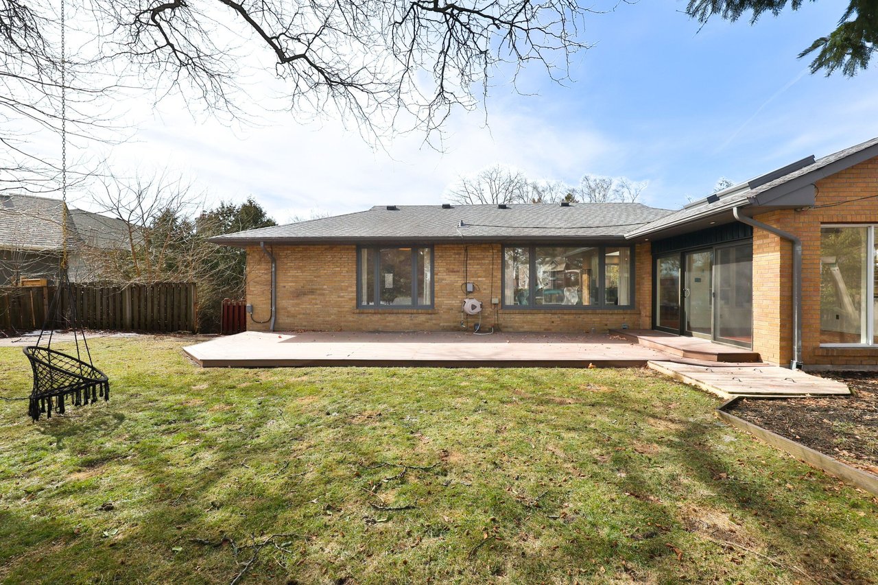 1439 Larchview Trail