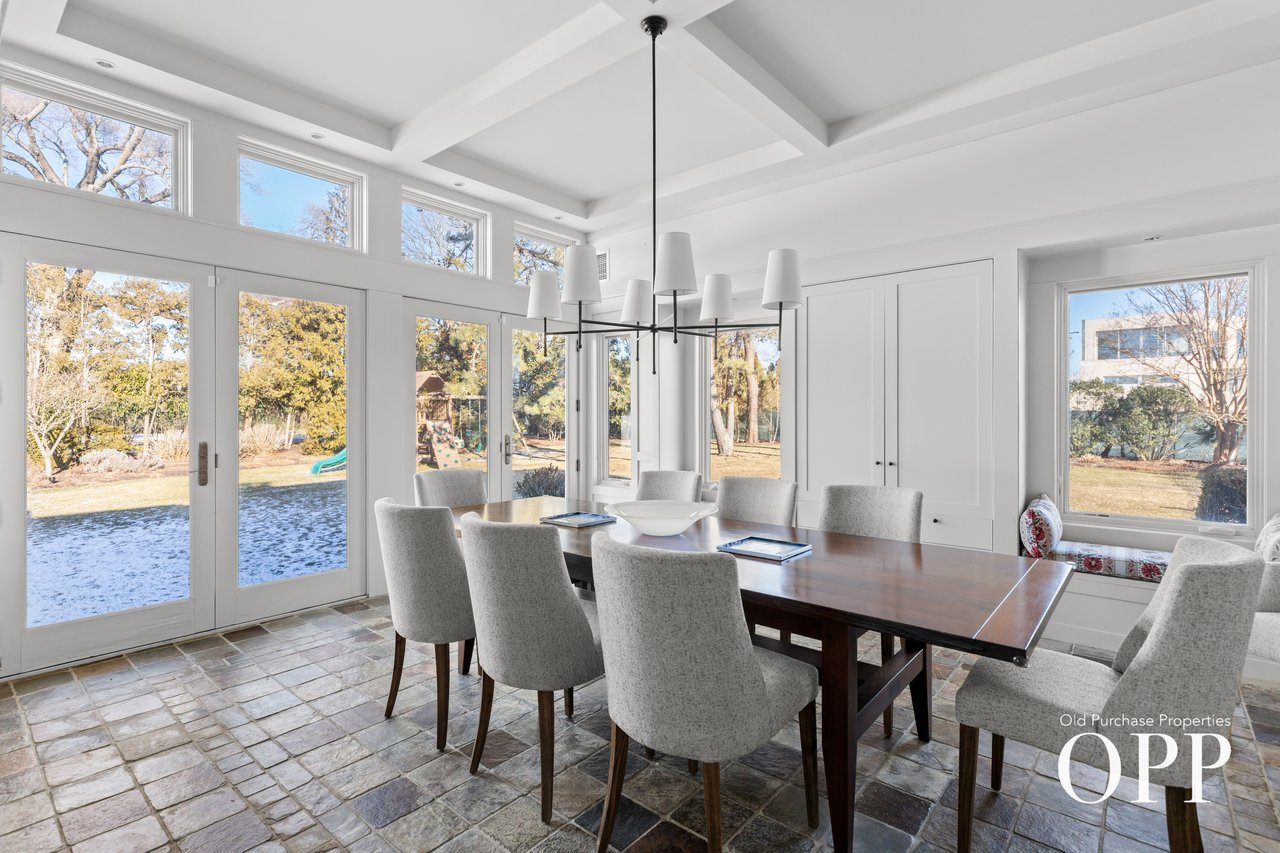 CHARMING SUMMER RETREAT WITH GARDENS & BAY BREEZES