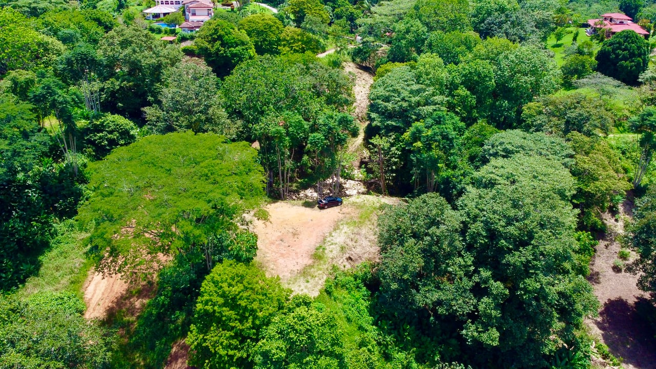 Build-Ready Lot in Ojochal’s Calle Cacique | Easy Access & Stunning Mountain Views