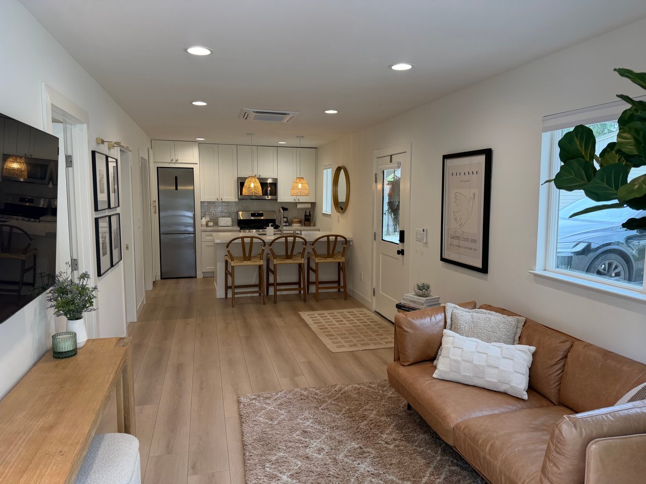 Exclusive Listing - 786 Los Palos Manor