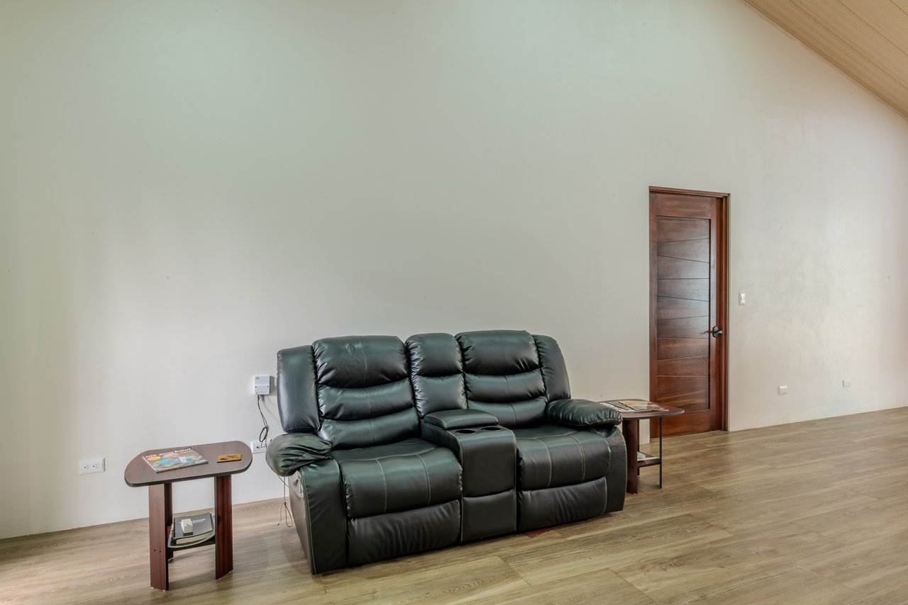 Vista de la Montaña House - Beautiful residence in the desirable Finca Los Alfaro - Quepos