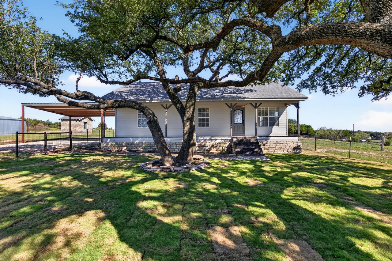 277 Private Road 1611