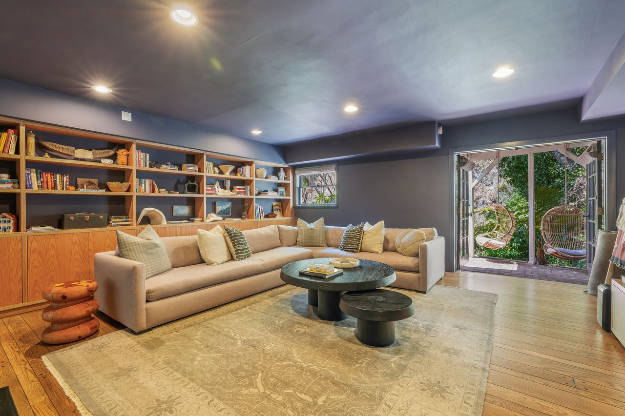 2015 Nichols Canyon Rd