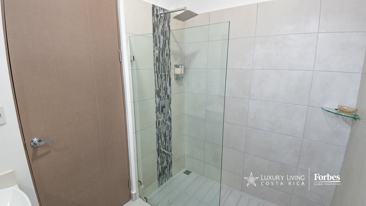 21565 - Corner house with 3 furnished bedrooms, a patio, in Cariari