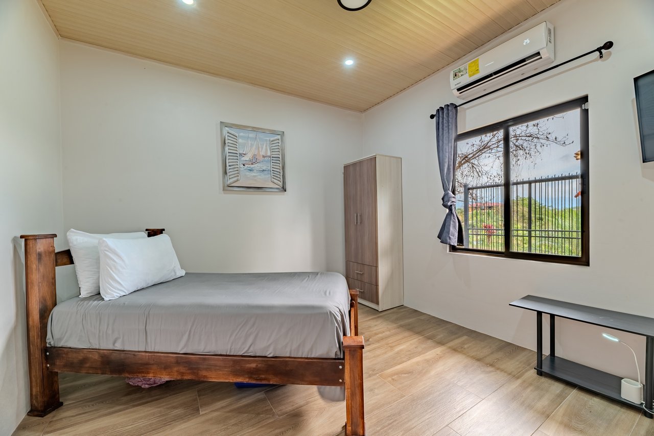 Vista de la Montaña House - Beautiful residence in the desirable Finca Los Alfaro - Quepos