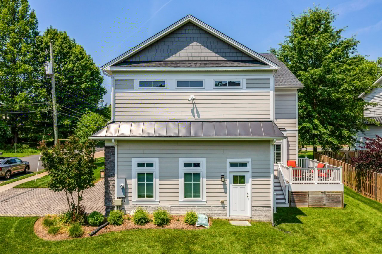 300 Jade Ct NW
