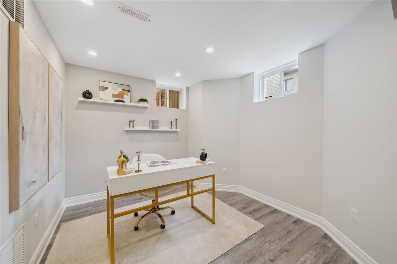 32 Maplebank Cres