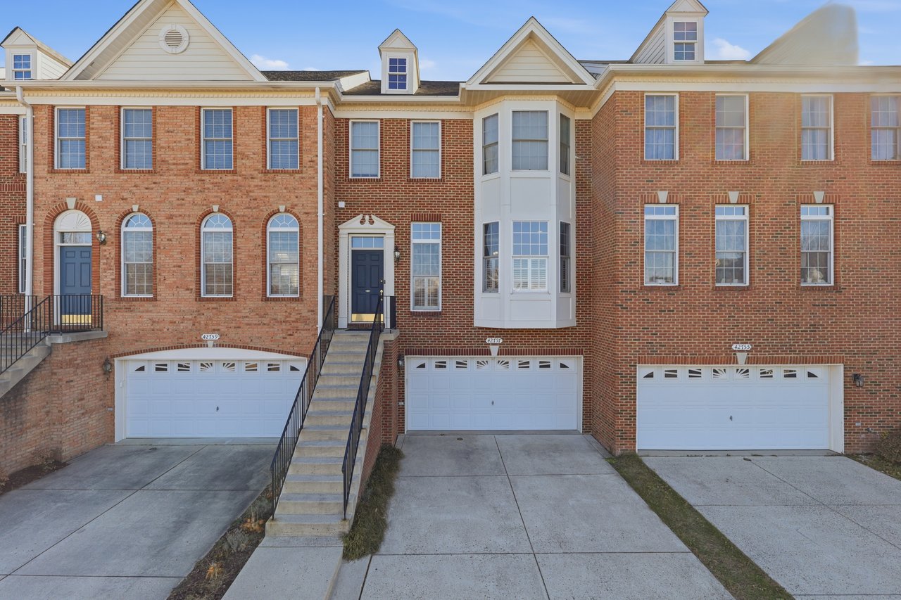 42757 Gelding Sq, Chantilly, VA 20152	