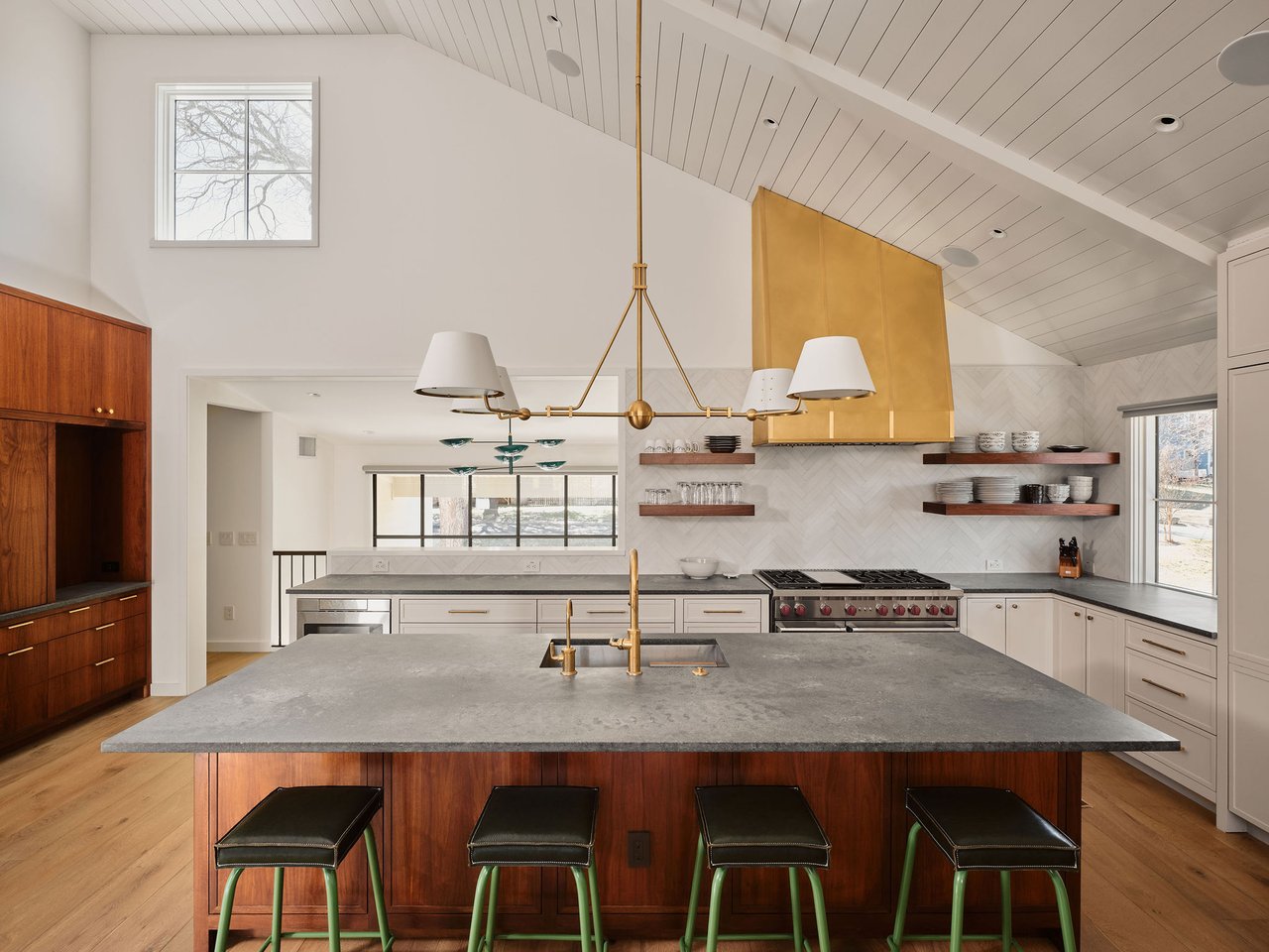 3016 Edgewater Drive