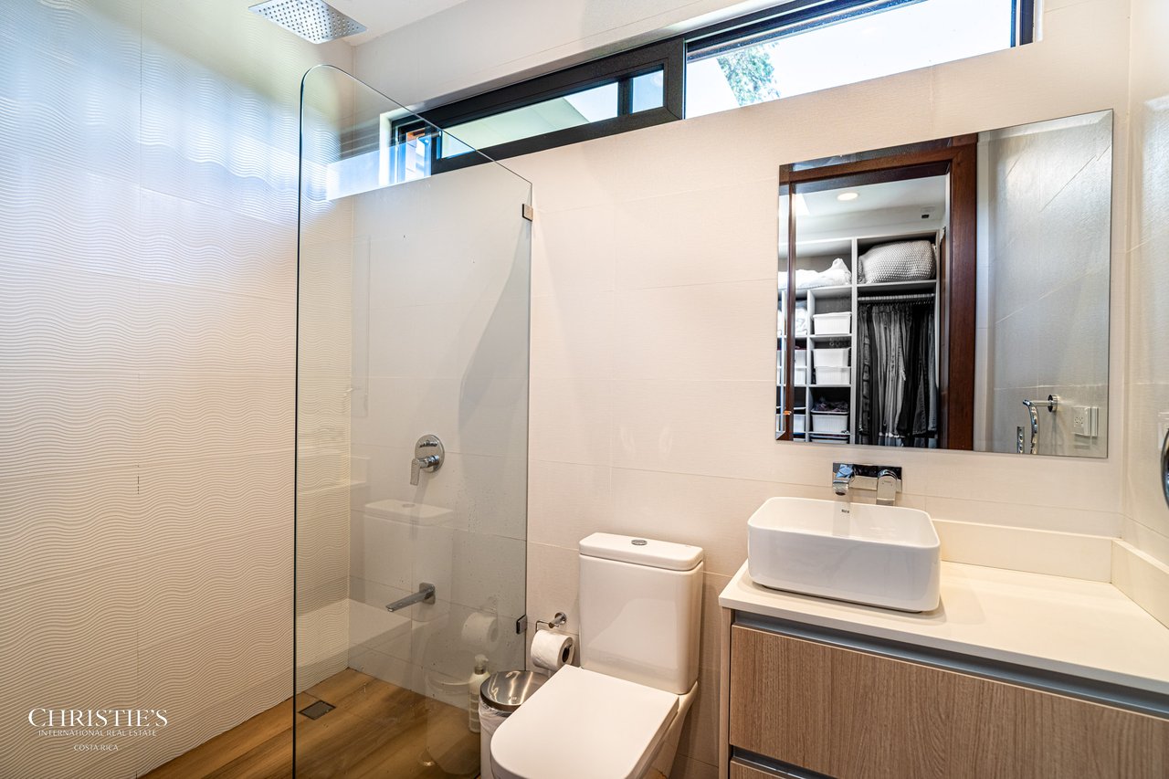 Modern Elegance with Panoramic Views – Exclusive Las Gemas Residence