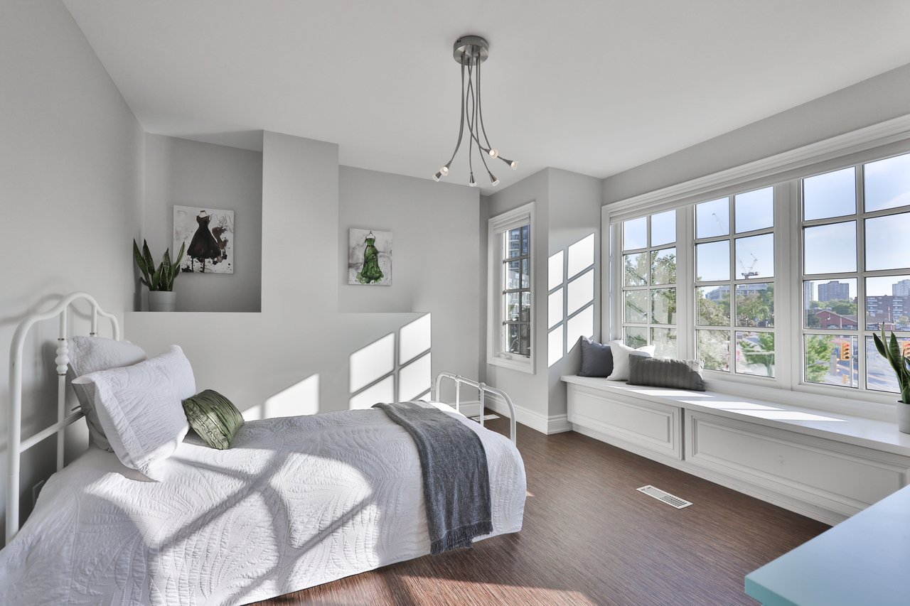 8-120 Bronte Road, Oakville 