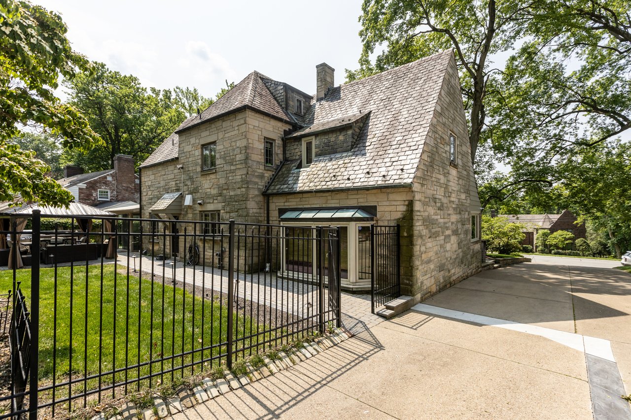694 Valleyview Road