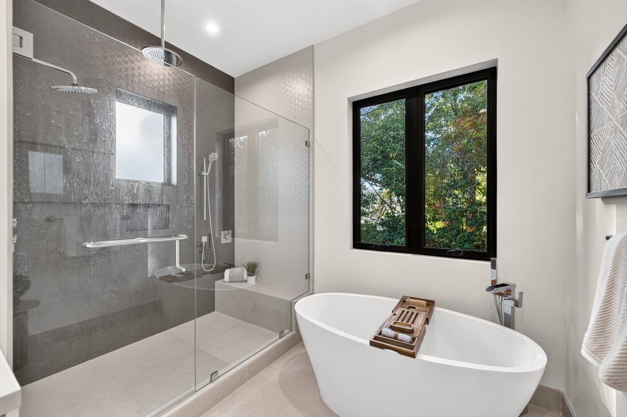 1084 Moffett Circle, Palo Alto, California 94303
