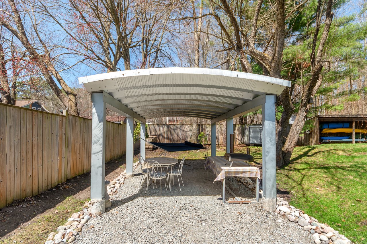 604 CHAMPLAIN Road