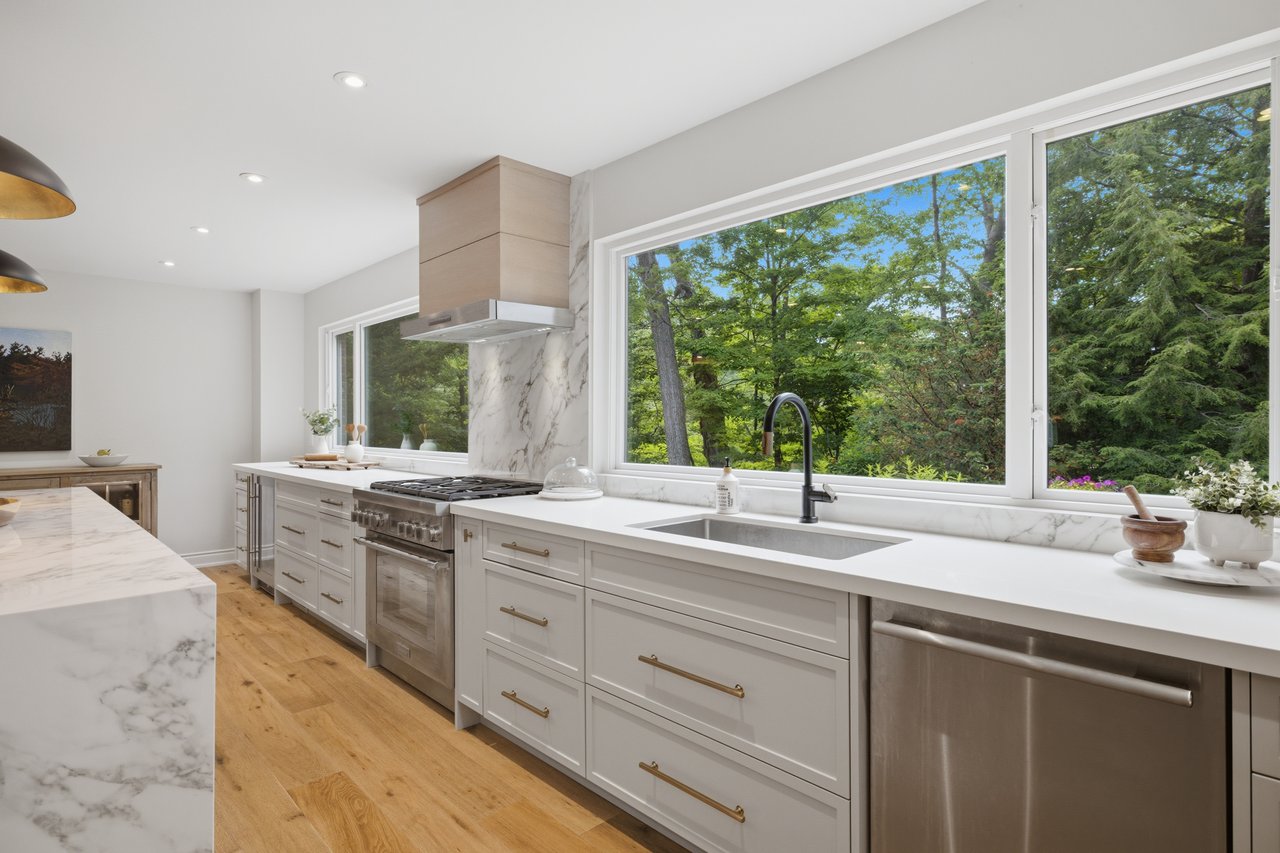 Rare Court Location on Oakville Golf Course