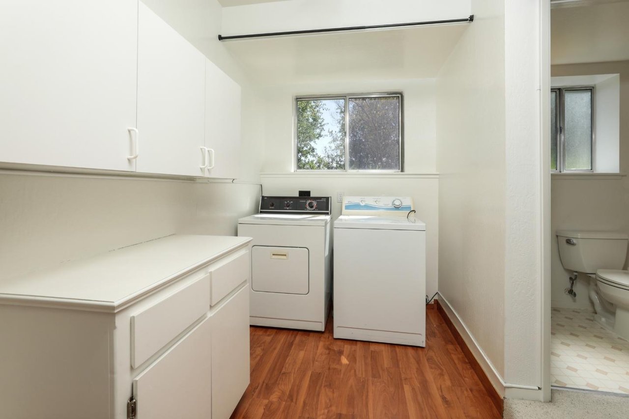 925 Siskiyou Drive