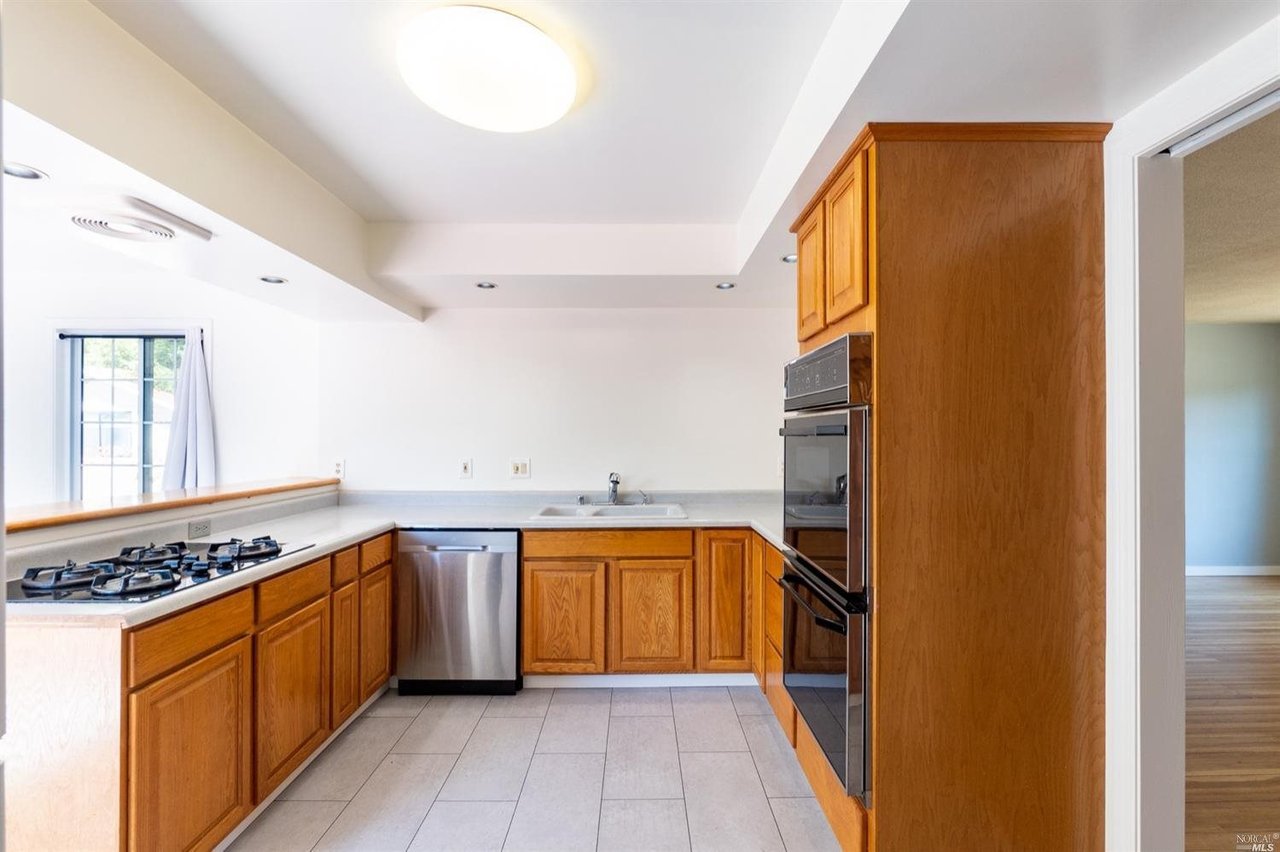 6 Boulevard Ct