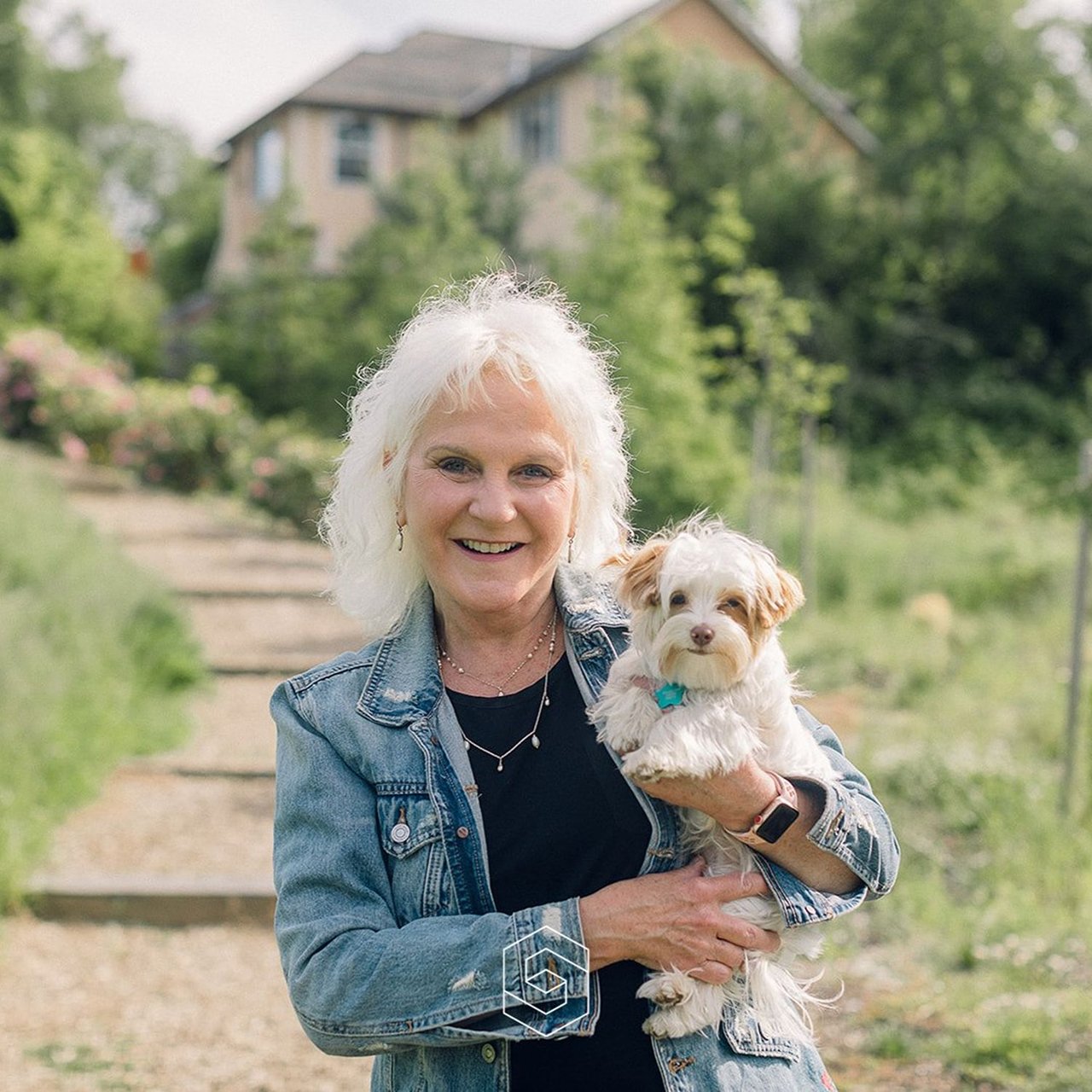Carrie Welch Portland, OR Real Estate Agent Headshot
