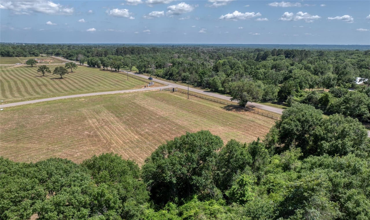 133 Bellwood Lake Lane, Bellville, Texas, 77418 Austin County