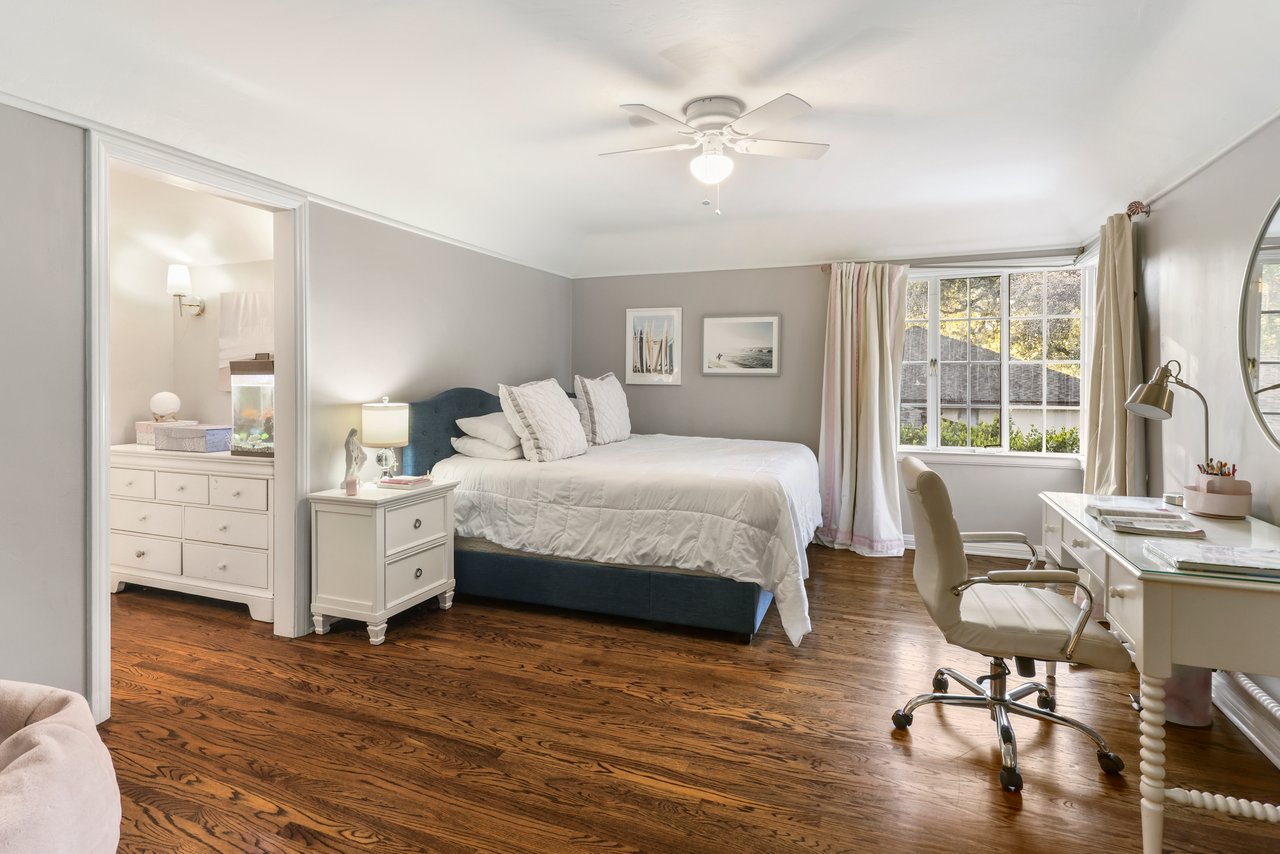 2494 Glen Canyon Road