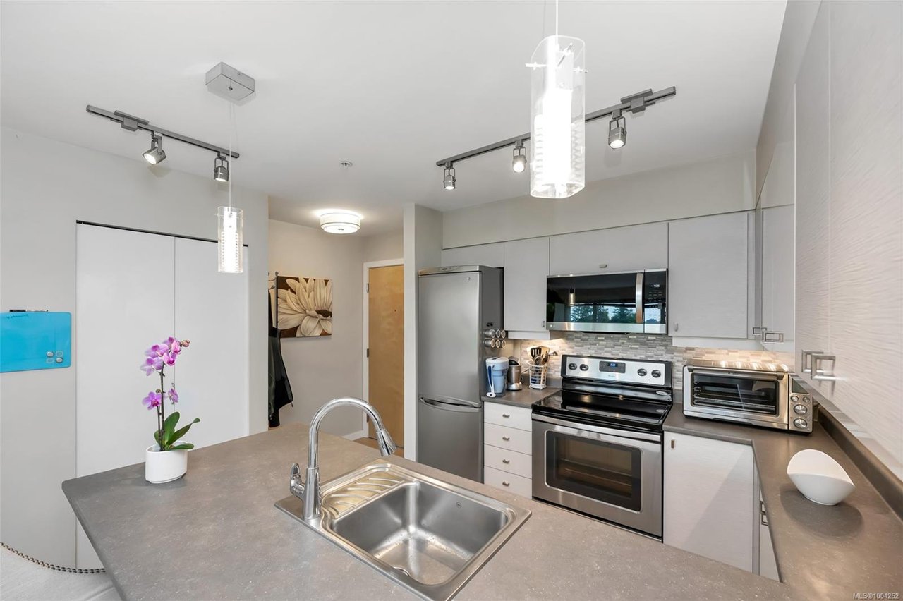 208-787 TYEE Rd, Victoria