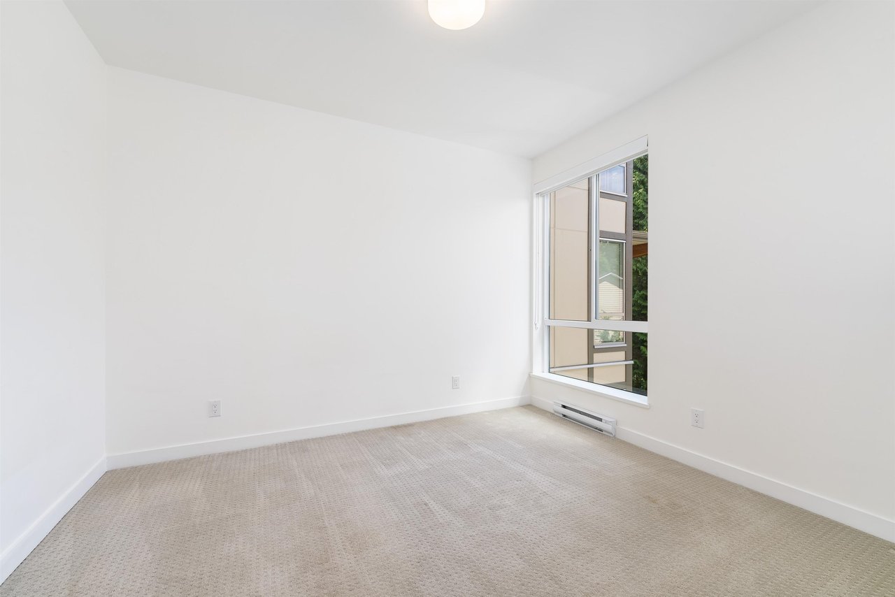 303-5460 Broadway Wy