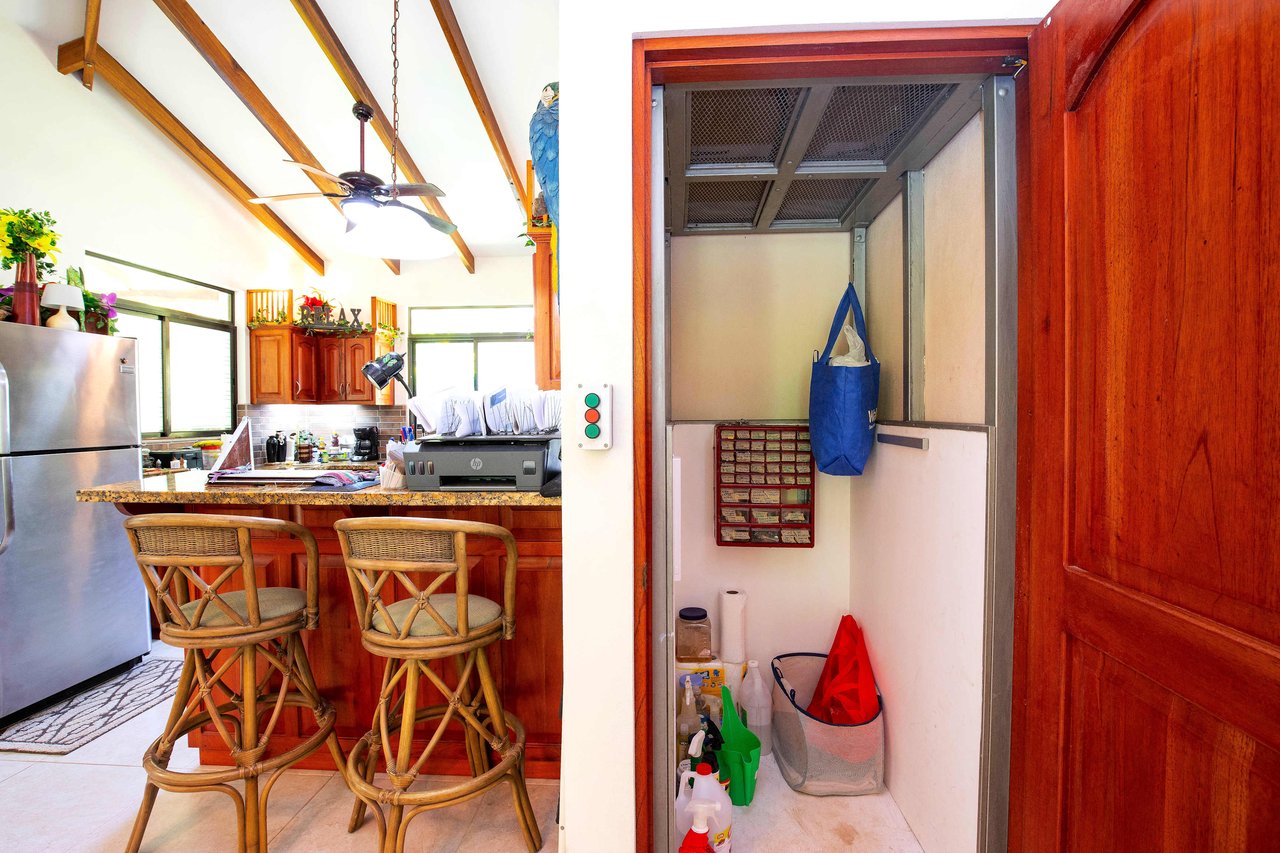Wheelchair Friendly- 2 Bedroom house in a Quiet Community