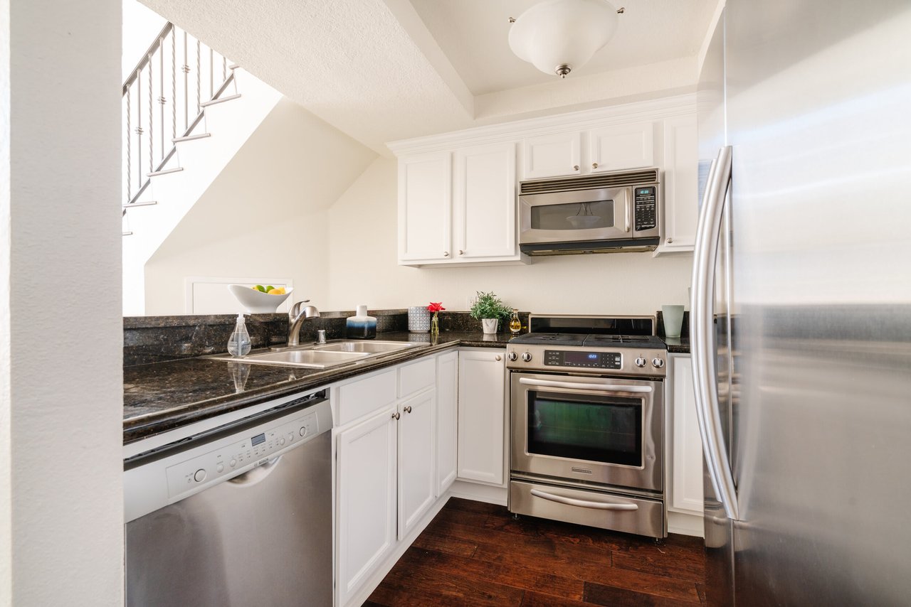 1633 S Bentley Ave Unit: 305