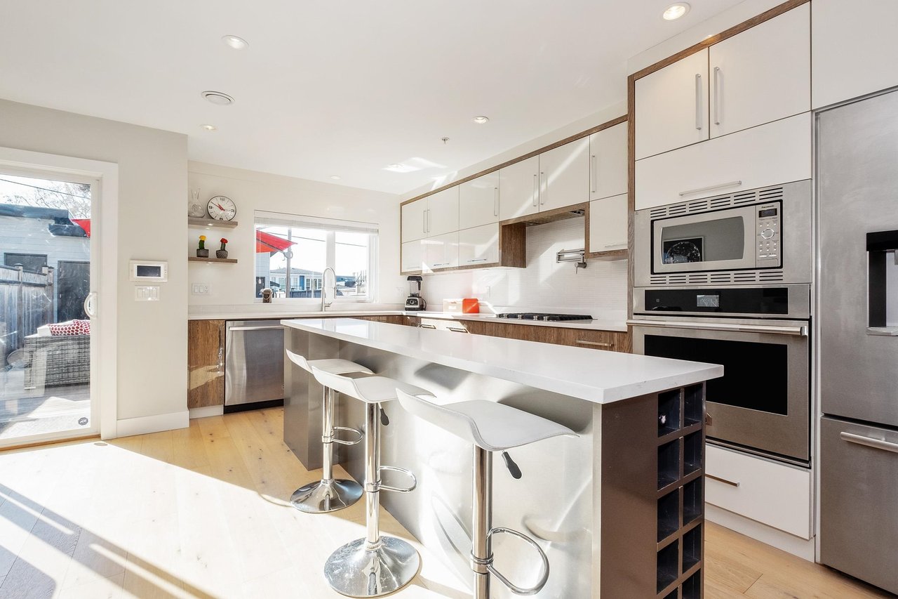 233 W 19th St