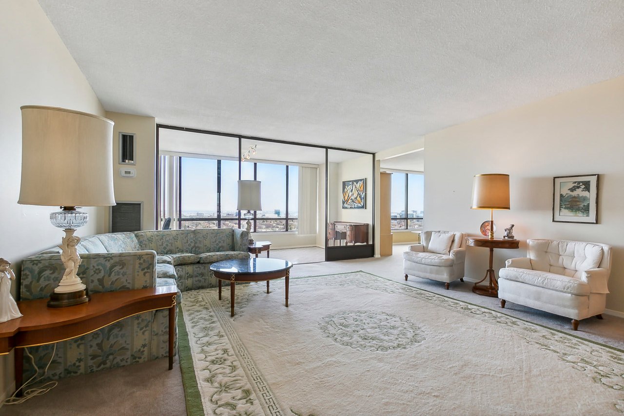 65 Skymark Drive #1407