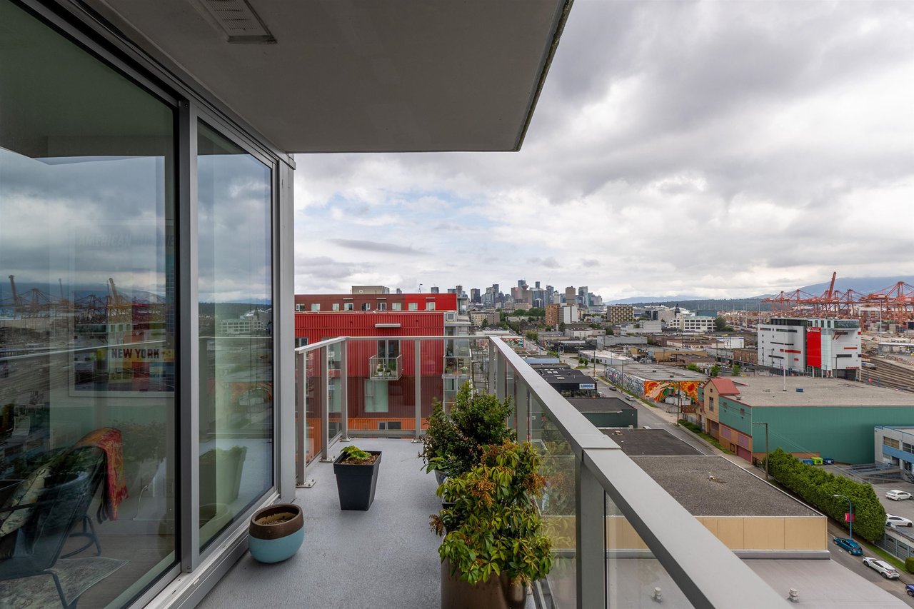 1202-983 E Hastings St