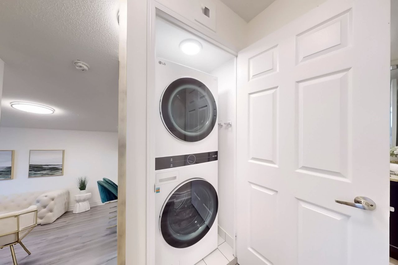 75 King William Cres Unit: LPH13