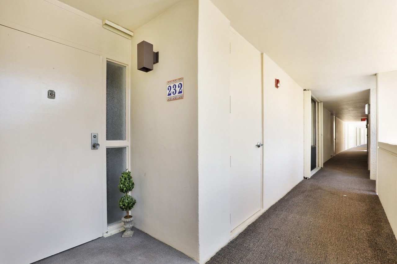 122 Lakeshore Drive #2320