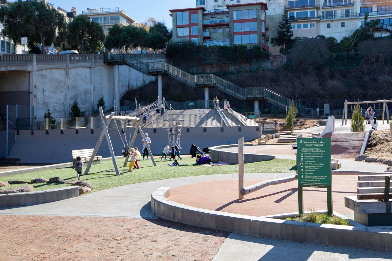 Three Bedroom Apartment With Golden Gate View