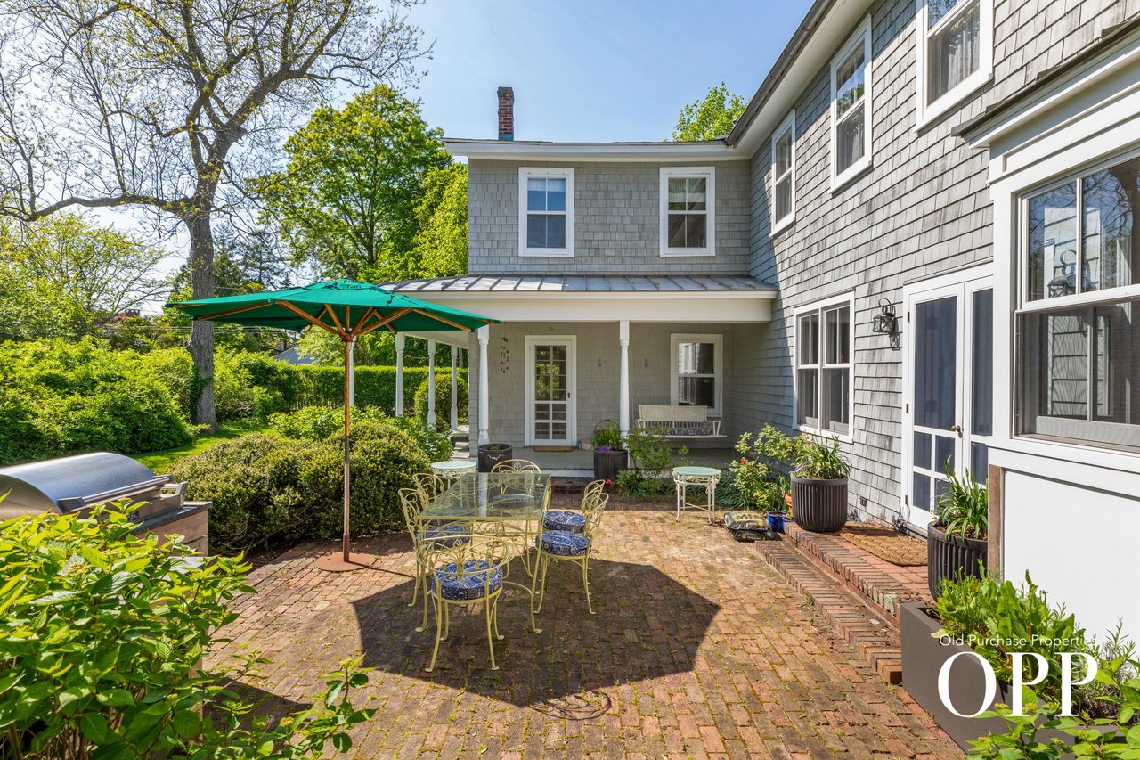 QUINTESSENTIAL BELLPORT COLONIAL