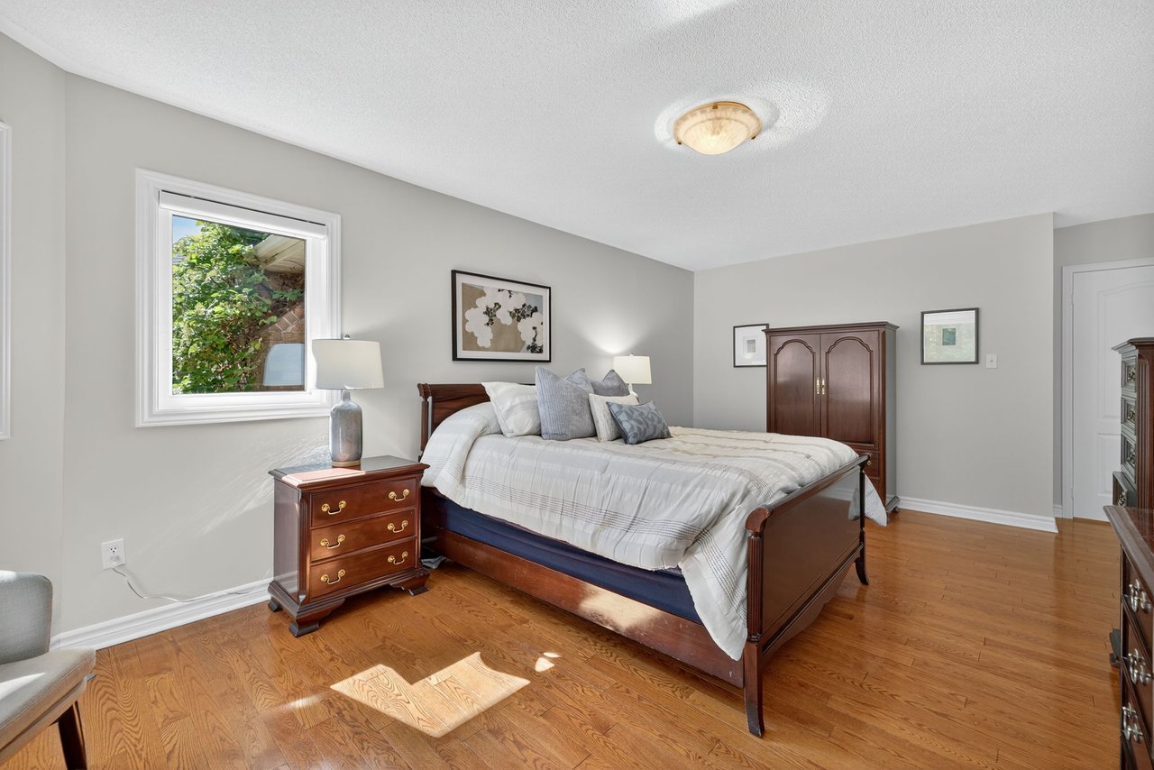 6 Falling Leaf Crt, Aurora