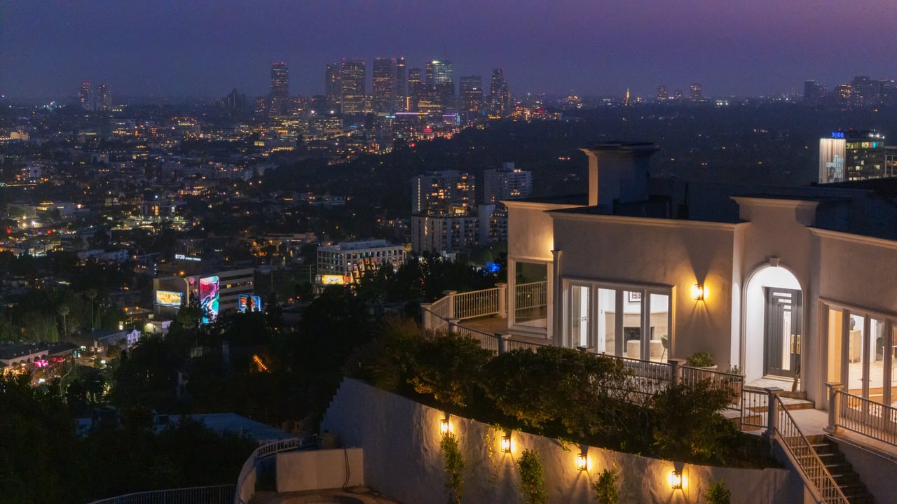 8527 Hedges Way, Sunset Strip