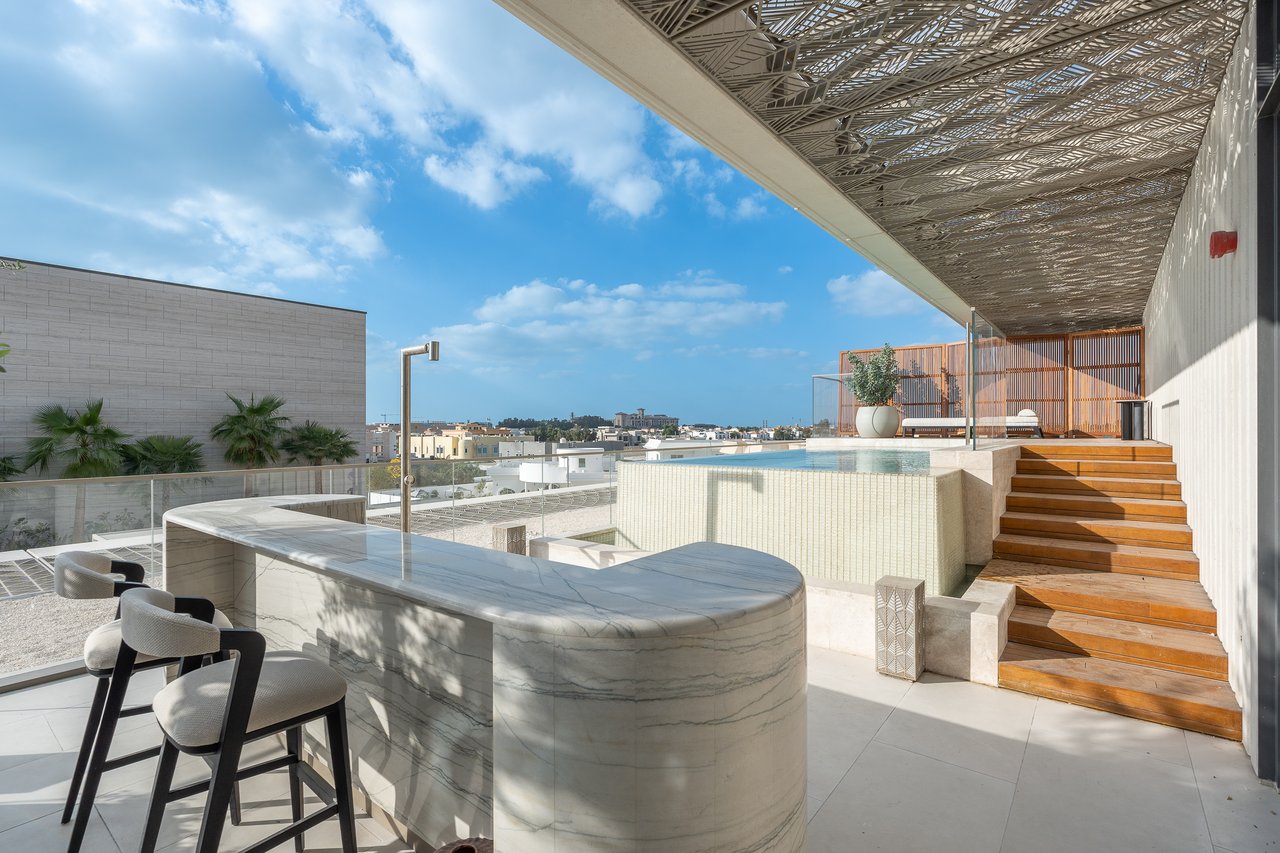 Four Seasons Private Residences - Penthouse 