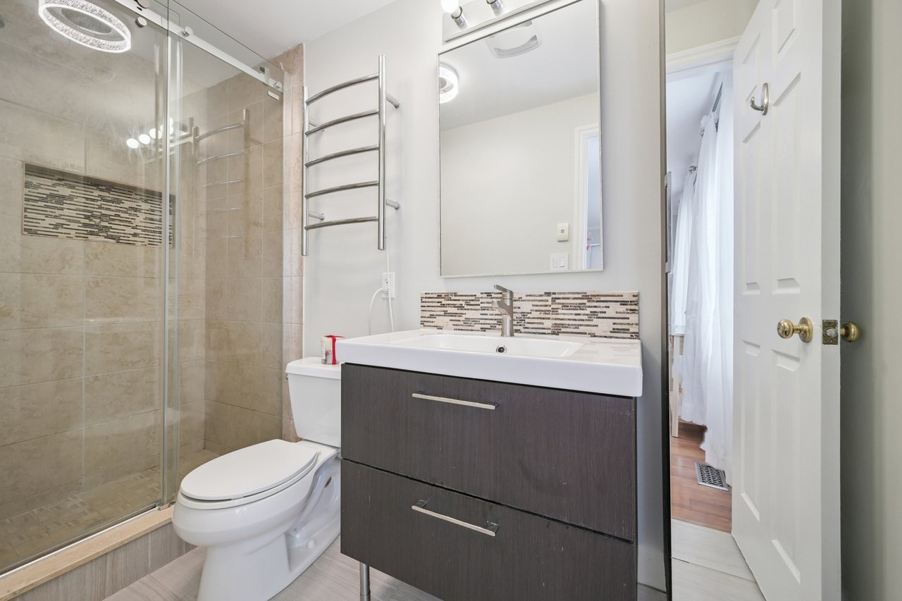 Updated Link Home on Ravine Lot